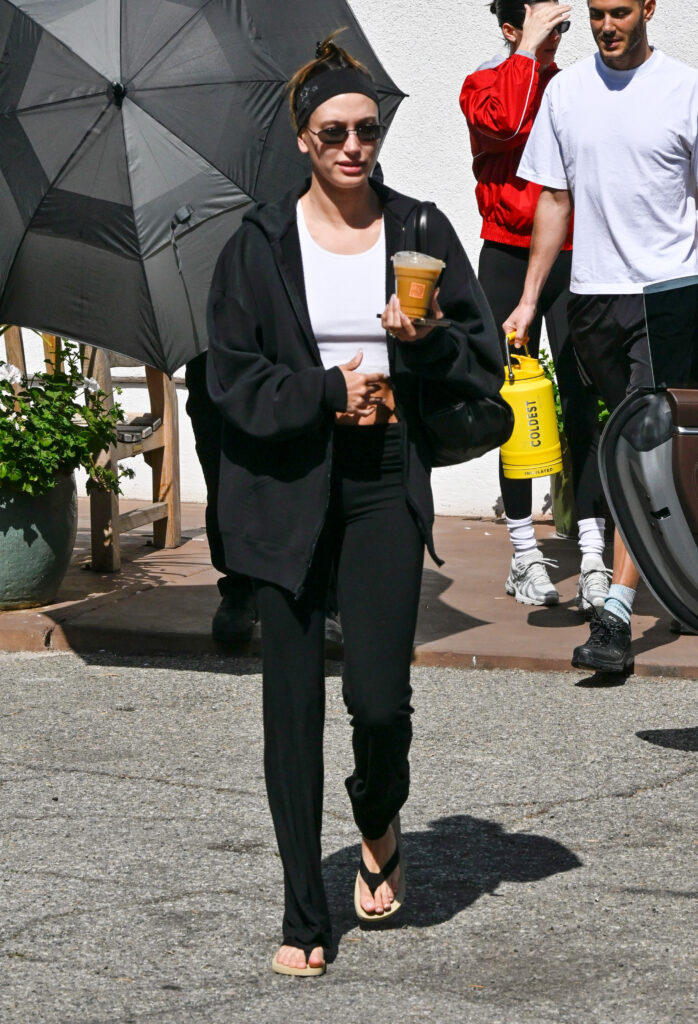 2025 Flip-Flop Trend: Why Everyone’s Talking About The Row’s Chicest Summer Shoe 36 EHF Celebreties wearing 3