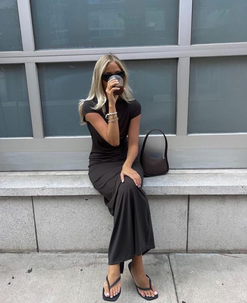 2025 Flip-Flop Trend: Why Everyone’s Talking About The Row’s Chicest Summer Shoe 42 EHF Flip flops outfit